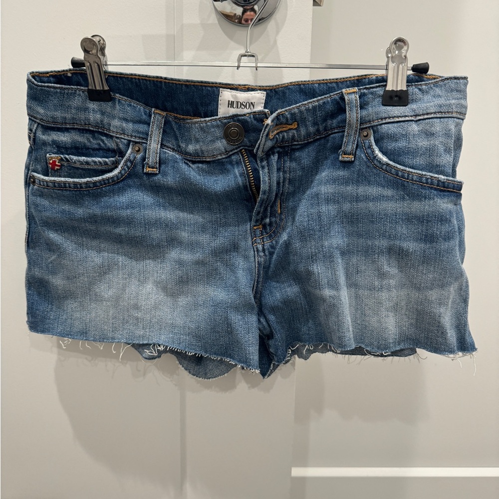 NWT Hudson Kenzie shorts in size 26